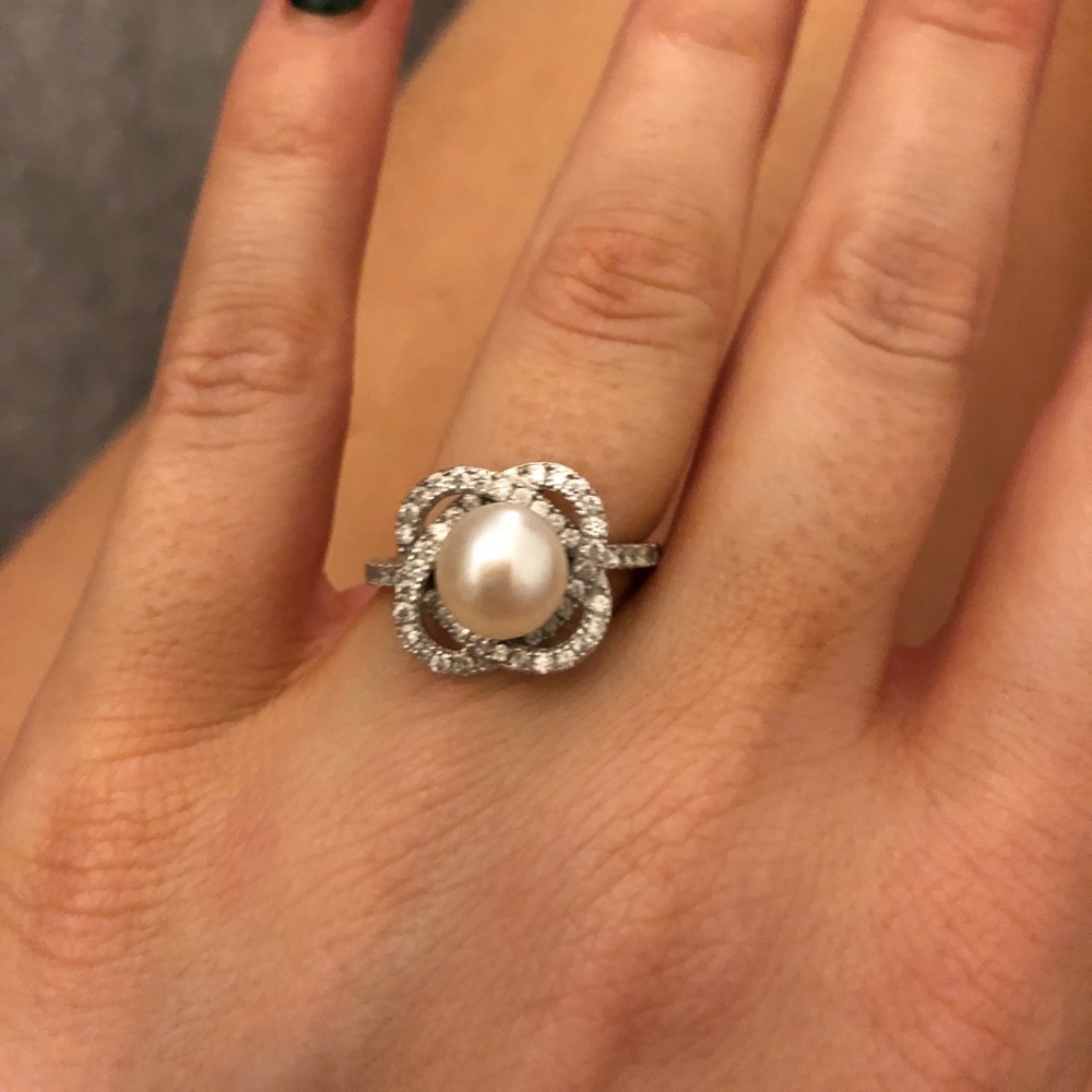 Pearl and diamond fashion ring